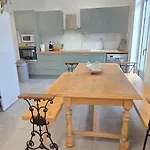 Apartment Panorama Du Sanctuaire 400 Metres De La Grotte 3 8 Personnes Parking Ferme Gratuit Lourdes