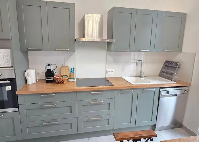 Panorama Du Sanctuaire 400 Metres De La Grotte 3 8 Personnes Parking Ferme Gratuit