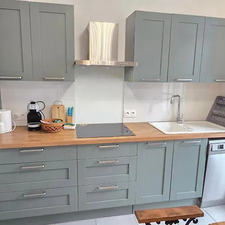 Panorama Du Sanctuaire 400 Metres De La Grotte 3 8 Personnes Parking Ferme Gratuit