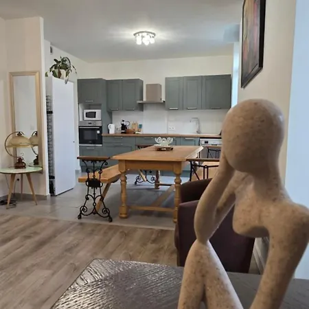 Apartamento Panorama Du Sanctuaire 400 Metres De La Grotte 3 8 Personnes Parking Fermé Gratuit *