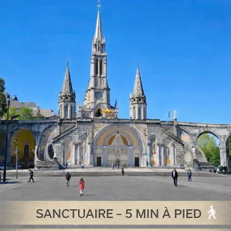 Panorama Du Sanctuaire 400 Metres De La Grotte 3 8 Personnes Parking Fermé Gratuit Lourdes