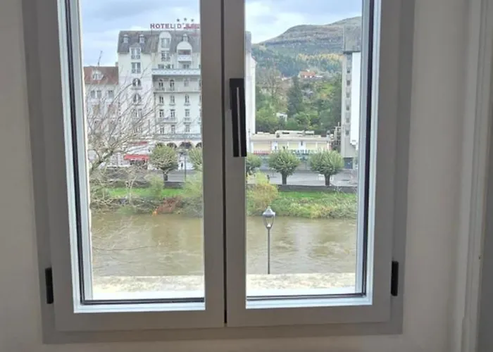 Panorama Du Sanctuaire 400 Metres De La Grotte 3 8 Personnes Parking Fermé Gratuit